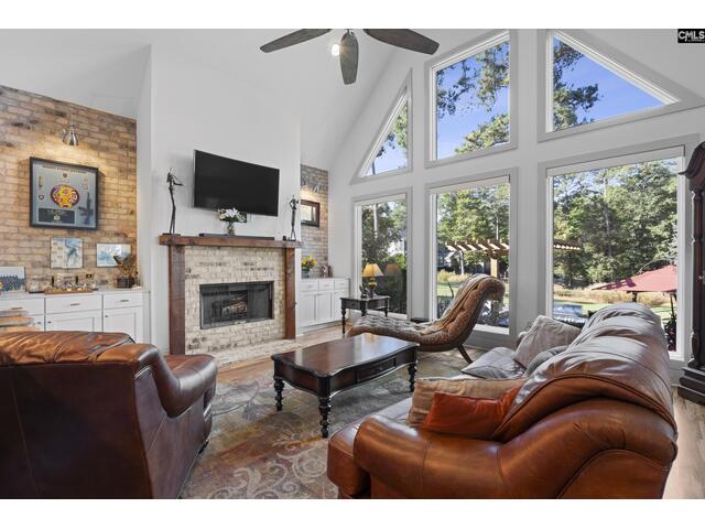 Photo of 271 Woodlander Drive