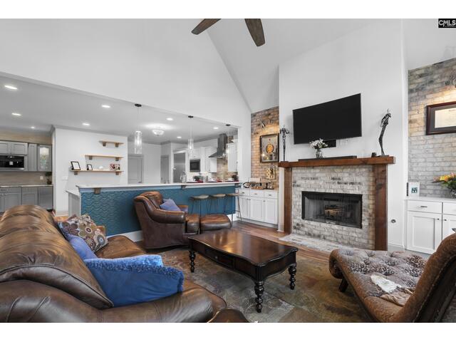 Photo of 271 Woodlander Drive