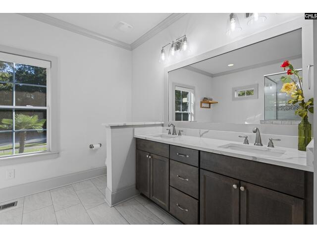 Photo of 271 Woodlander Drive