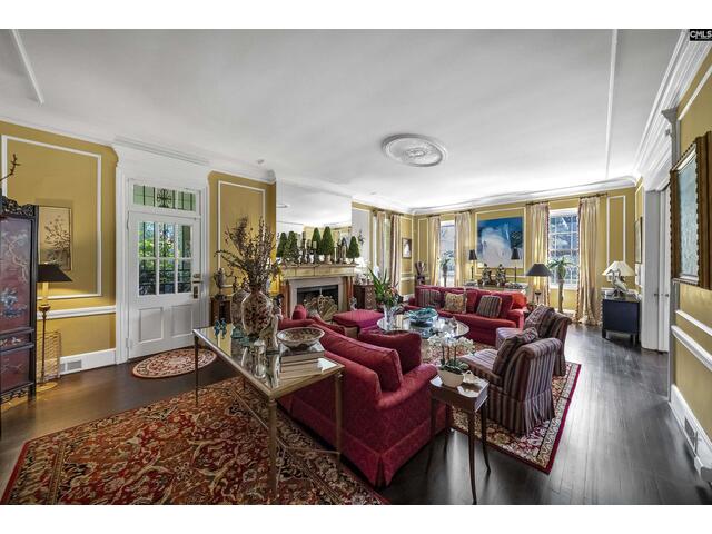 Photo of 121 Saluda Avenue