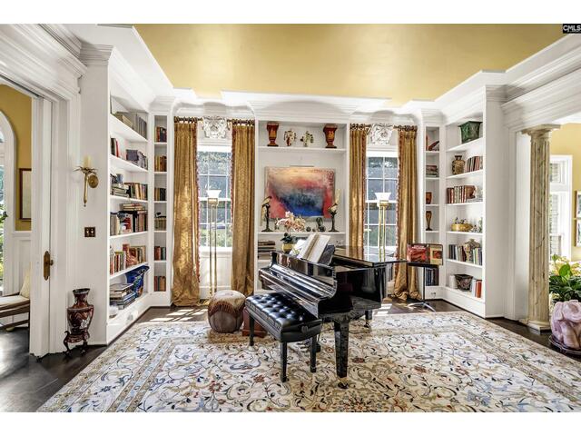 Photo of 121 Saluda Avenue