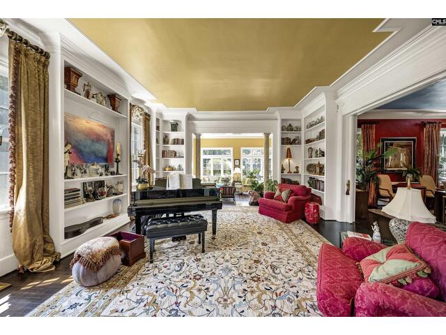 Photo of 121 Saluda Avenue