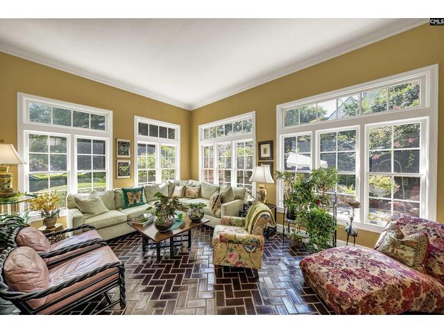 Photo of 121 Saluda Avenue