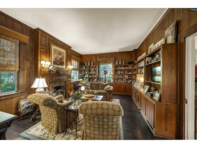 Photo of 121 Saluda Avenue