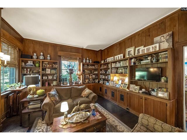 Photo of 121 Saluda Avenue