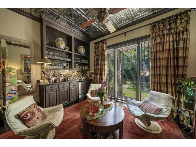 Photo of 121 Saluda Avenue