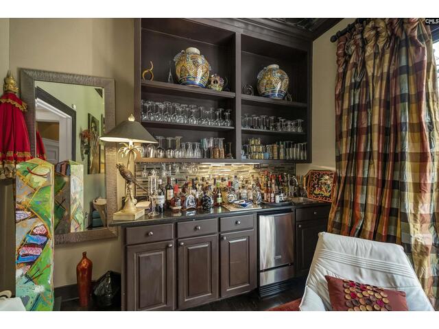 Photo of 121 Saluda Avenue