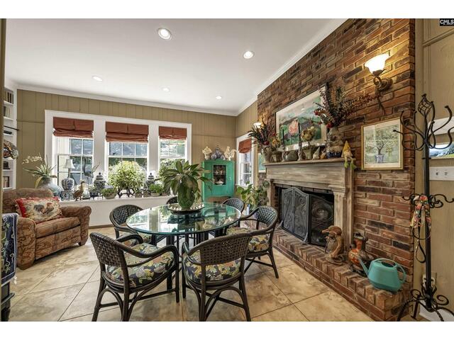 Photo of 121 Saluda Avenue