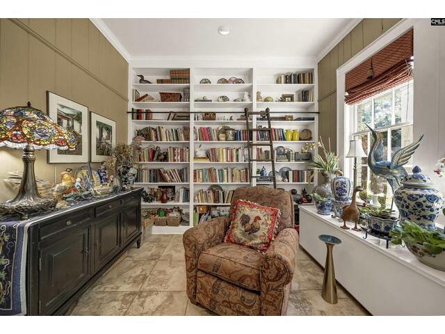 Photo of 121 Saluda Avenue