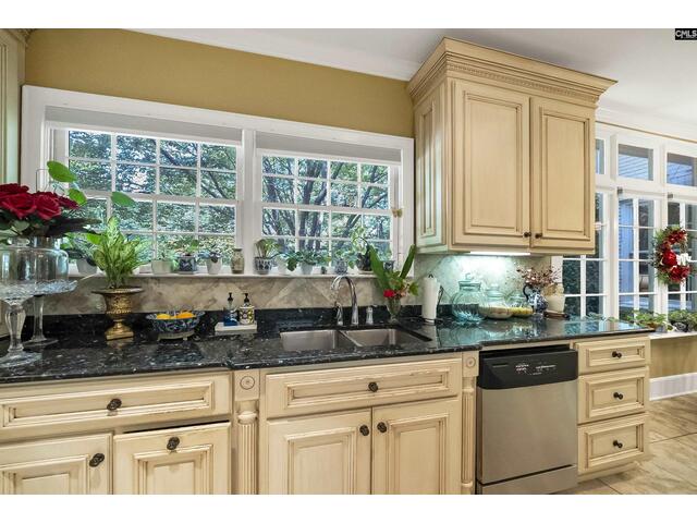 Photo of 121 Saluda Avenue