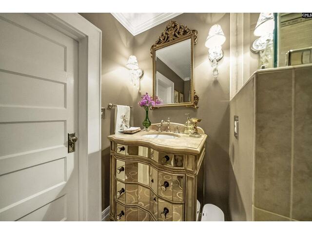 Photo of 121 Saluda Avenue