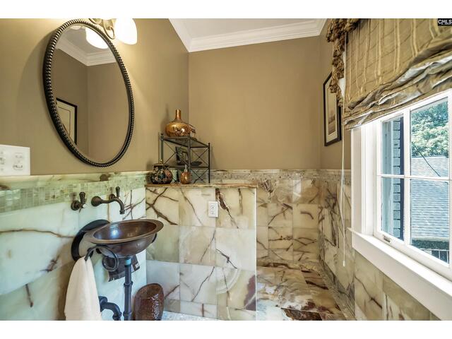 Photo of 121 Saluda Avenue