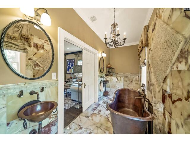 Photo of 121 Saluda Avenue