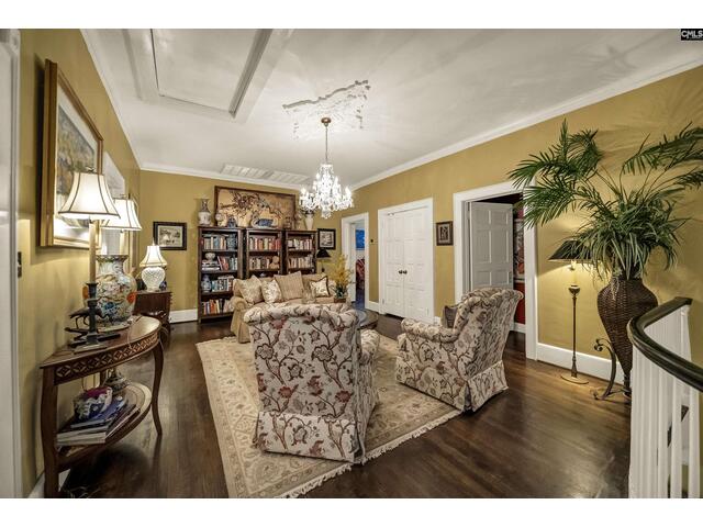 Photo of 121 Saluda Avenue