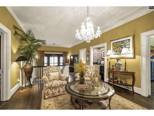 Photo of 121 Saluda Avenue