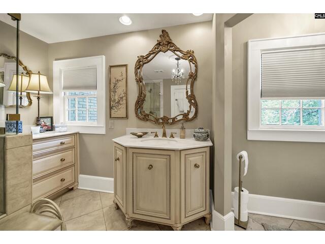 Photo of 121 Saluda Avenue