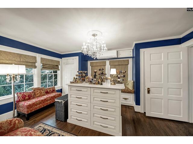 Photo of 121 Saluda Avenue