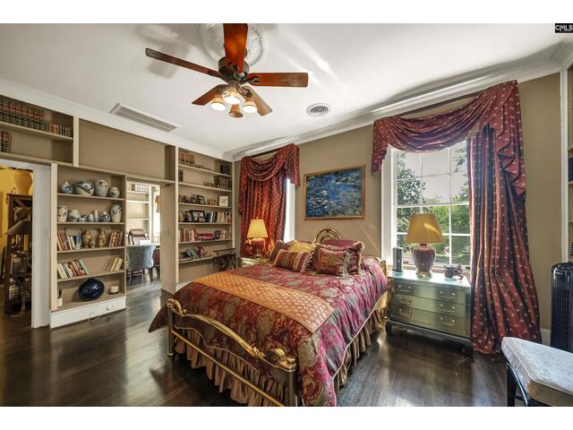 Photo of 121 Saluda Avenue