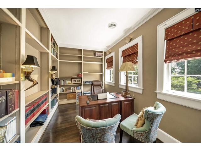 Photo of 121 Saluda Avenue