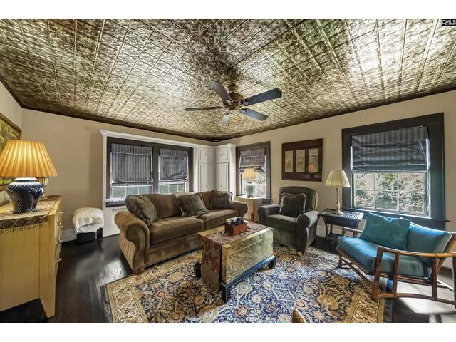 Photo of 121 Saluda Avenue