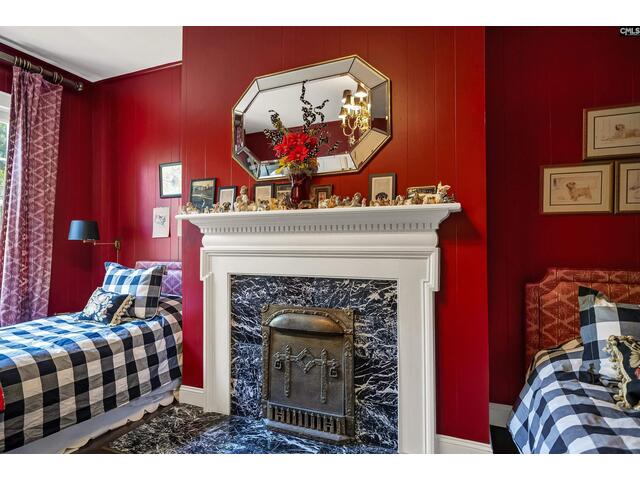 Photo of 121 Saluda Avenue