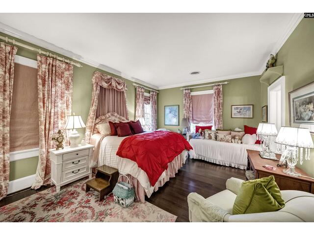 Photo of 121 Saluda Avenue