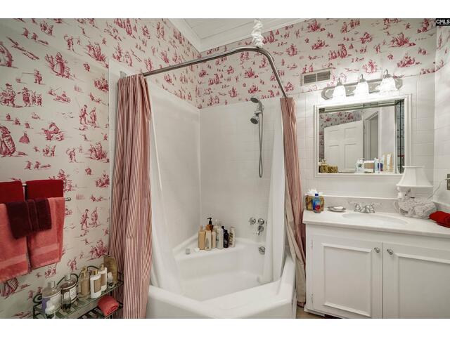 Photo of 121 Saluda Avenue