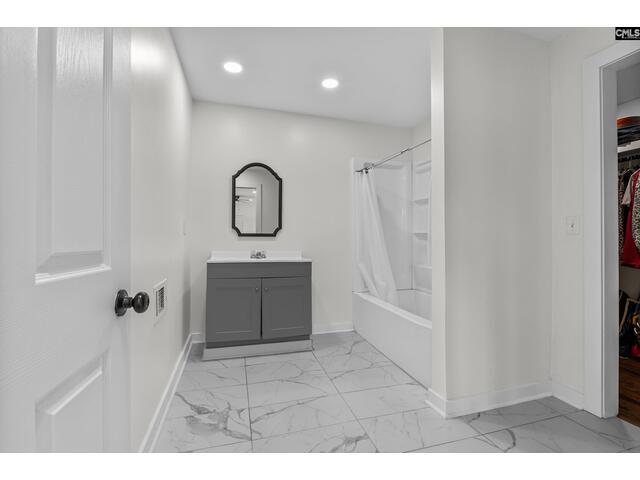 Photo of 213 Tombfield Road