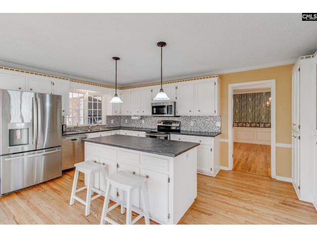 Photo of 325 Derrick Lane