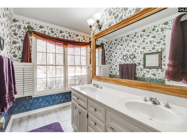 Photo of 325 Derrick Lane