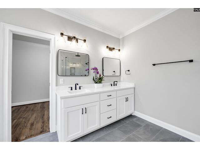 Photo of 467 Greenetree Lane