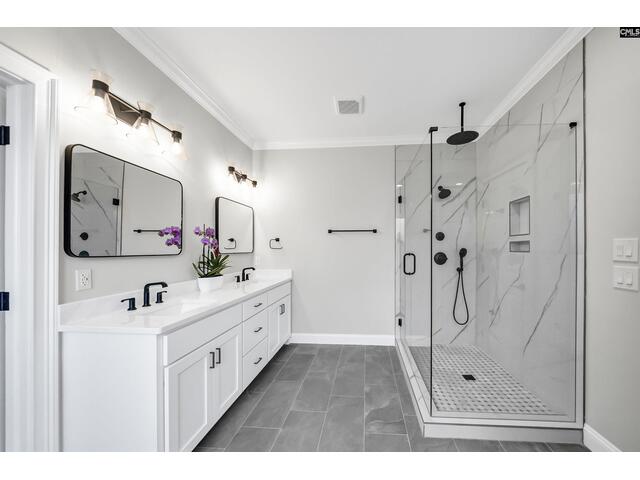 Photo of 467 Greenetree Lane