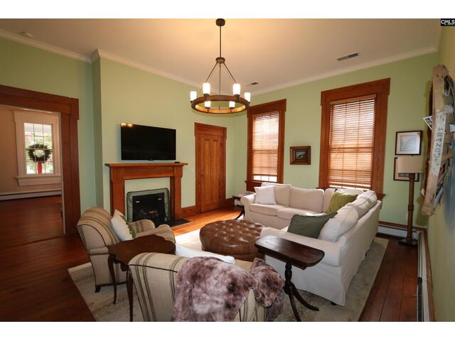 Photo of 1811 Lyttleton Street