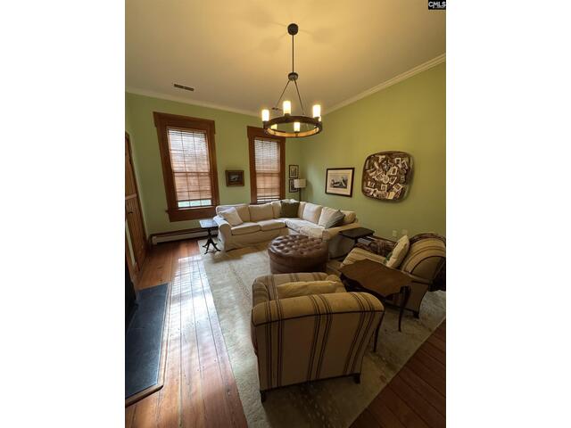 Photo of 1811 Lyttleton Street