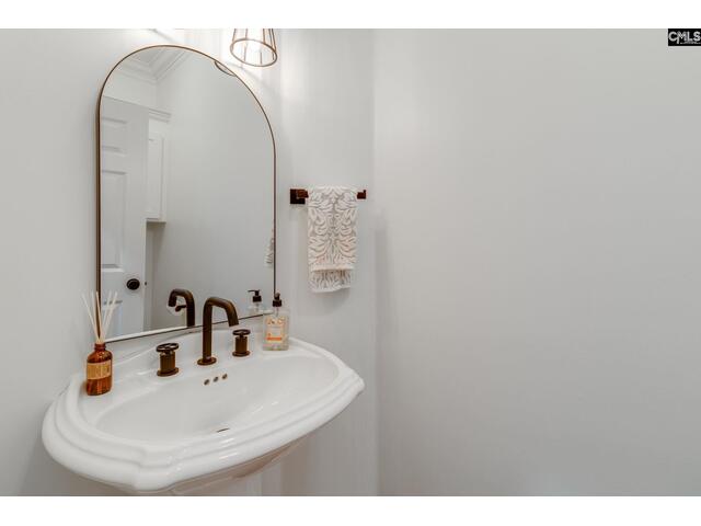Photo of 586 Farnum Road Photo of 586 Farnum Road
