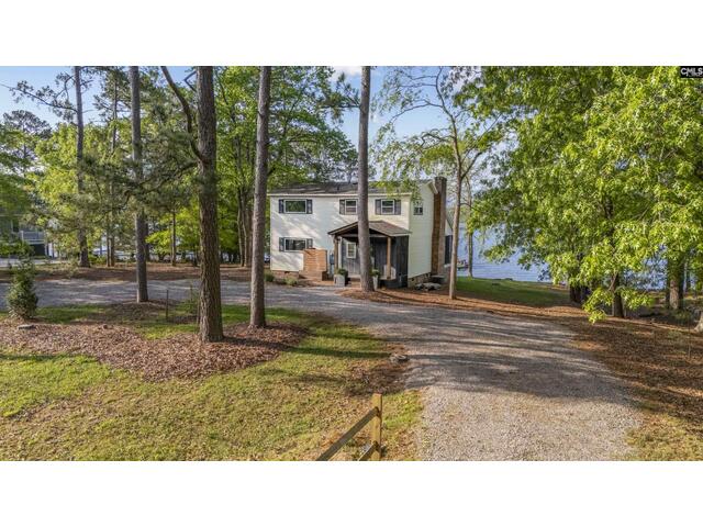 Photo of 2105 Lakeshore Road