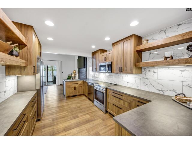 Photo of 2105 Lakeshore Road