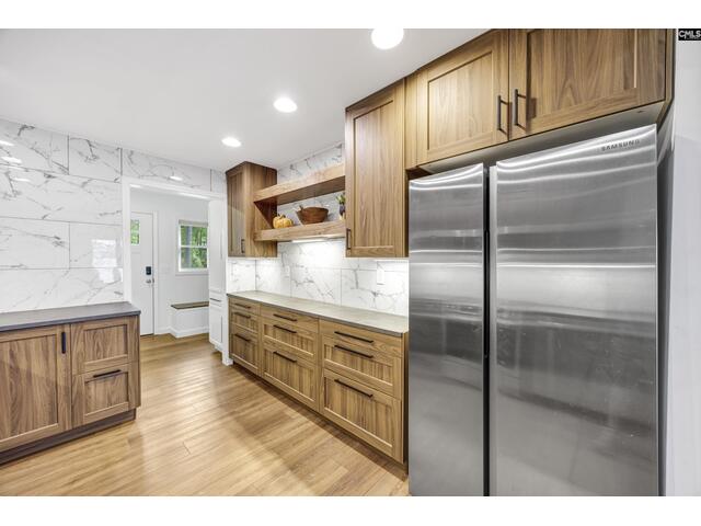 Photo of 2105 Lakeshore Road