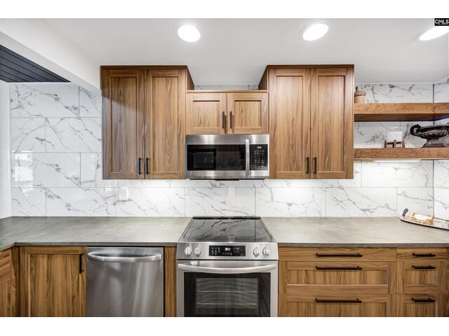 Photo of 2105 Lakeshore Road