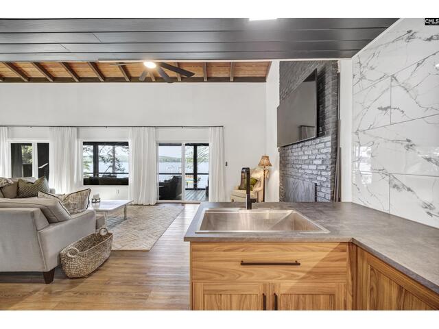 Photo of 2105 Lakeshore Road