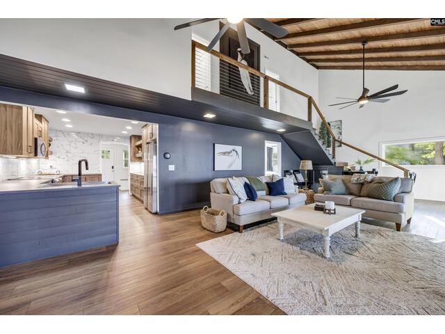 Photo of 2105 Lakeshore Road