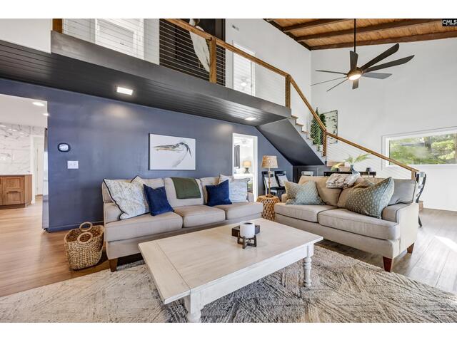 Photo of 2105 Lakeshore Road