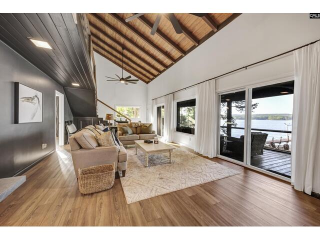Photo of 2105 Lakeshore Road