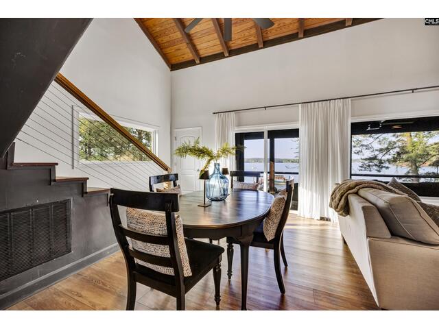 Photo of 2105 Lakeshore Road