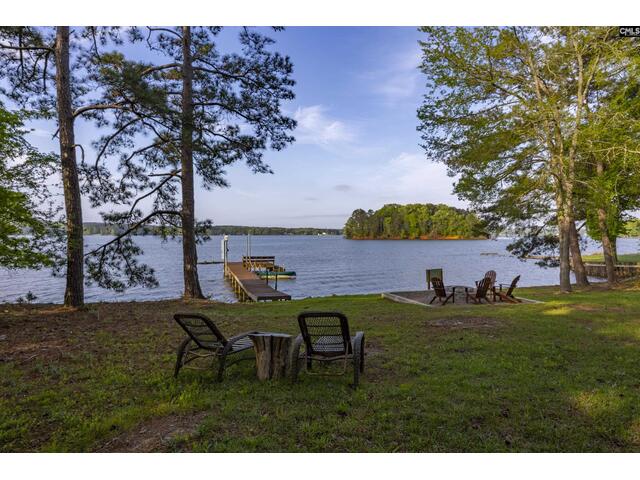 Photo of 2105 Lakeshore Road