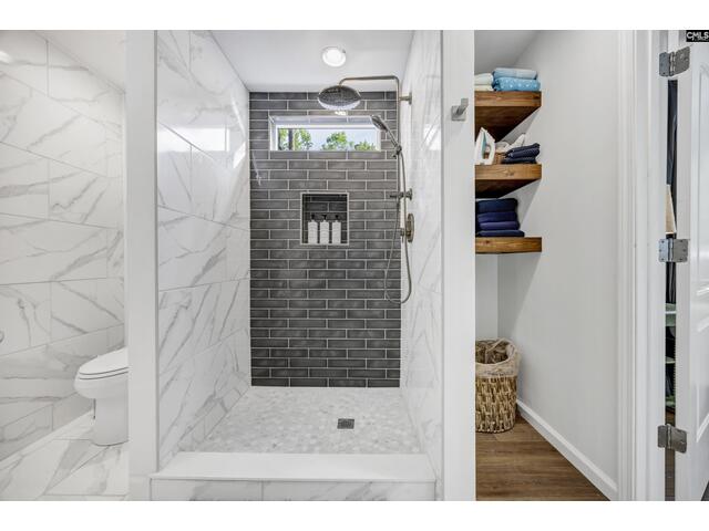 Photo of 2105 Lakeshore Road