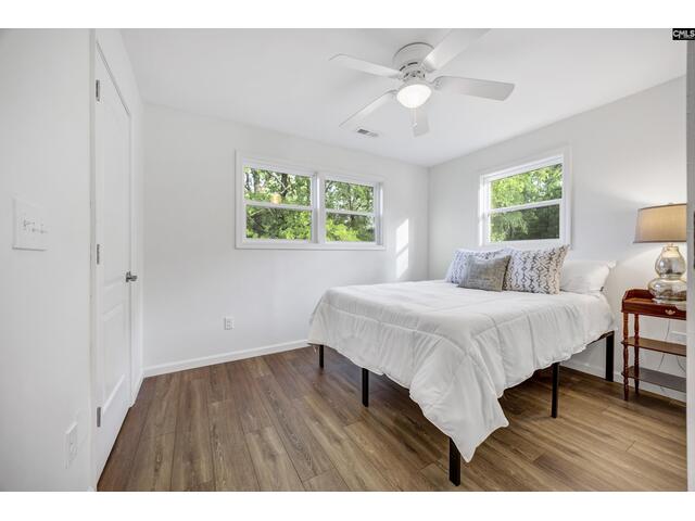 Photo of 2105 Lakeshore Road