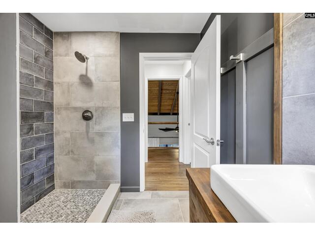 Photo of 2105 Lakeshore Road