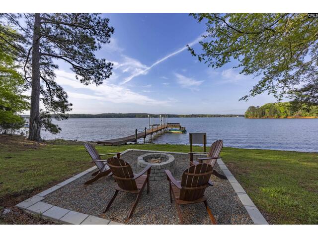 Photo of 2105 Lakeshore Road