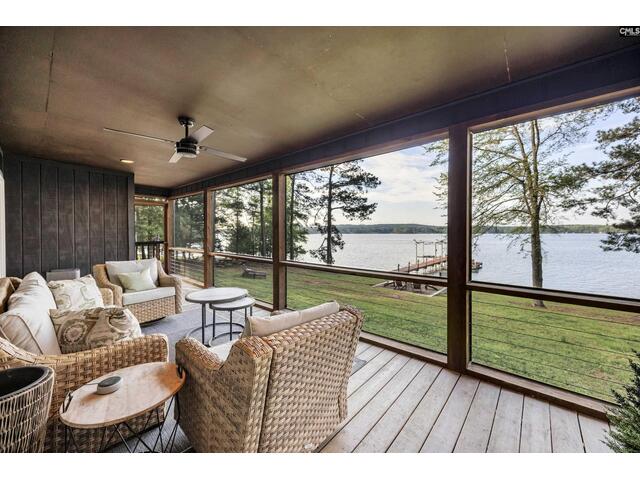 Photo of 2105 Lakeshore Road